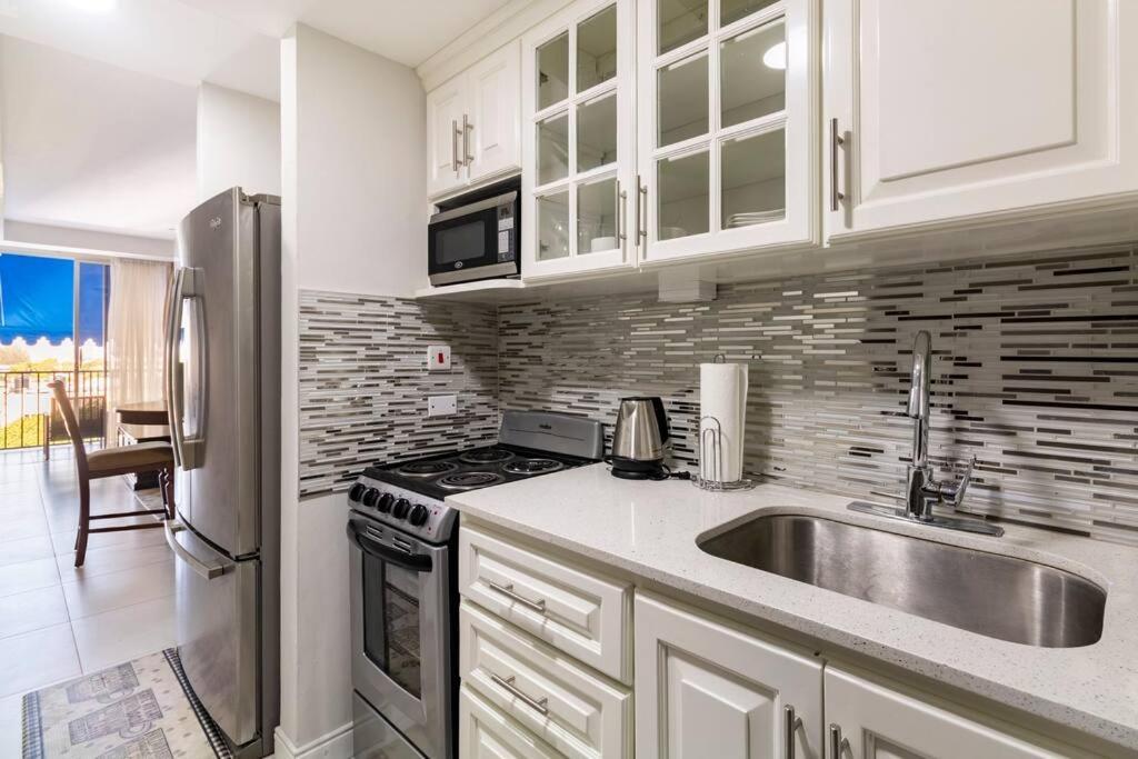 City Edge La Vie Кингстон Экстерьер фото
